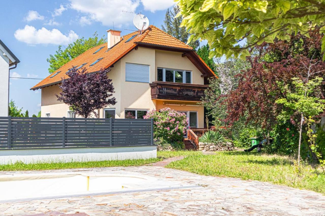 X Mar 2024 Comfortable In A Beautiful House Gd